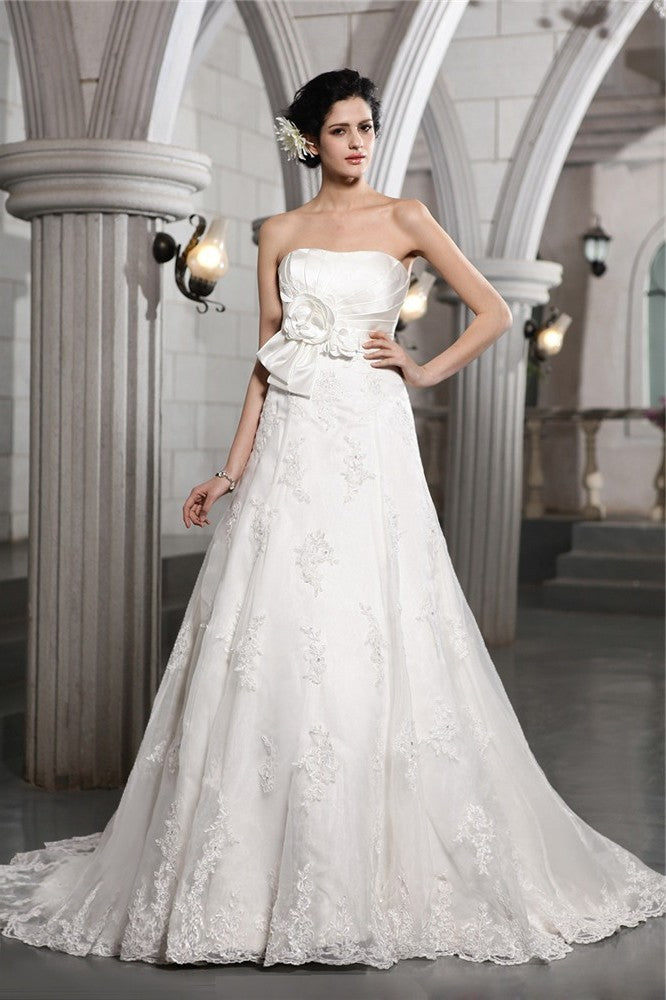Long Sleeveless A-Line/Princess Beading Hand-Made Applique Strapless Flower Satin Wedding Dresses