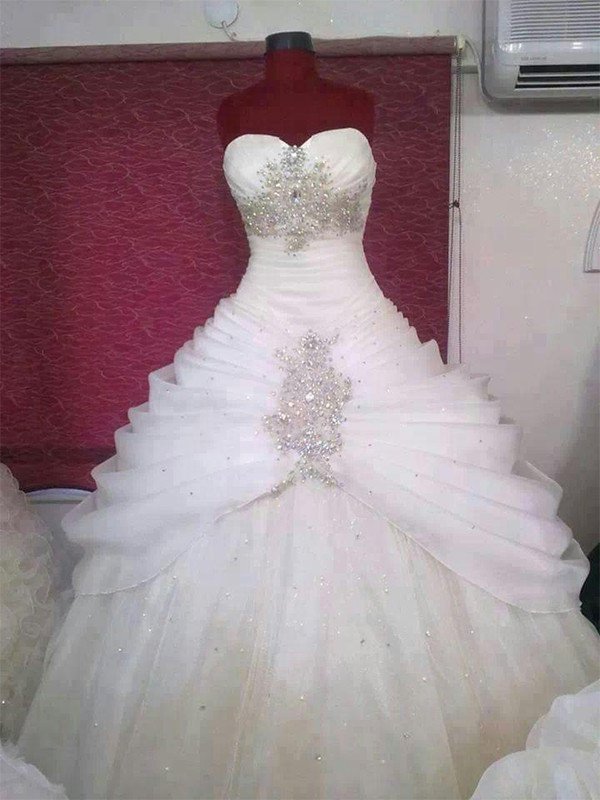Sweetheart Sleeveless Organza Ruffles Ball Gown Floor-Length Wedding Dresses