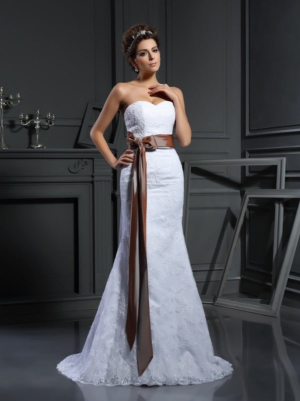 Sheath/Column Sweetheart Sleeveless Long Applique Net Wedding Dresses