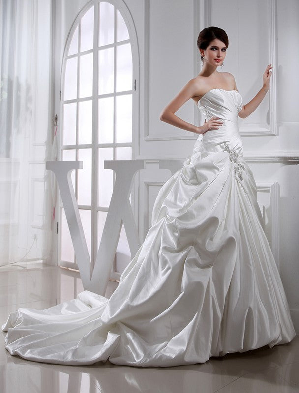 Beading Applique Long A-Line/Princess Sleeveless Strapless Satin Wedding Dresses