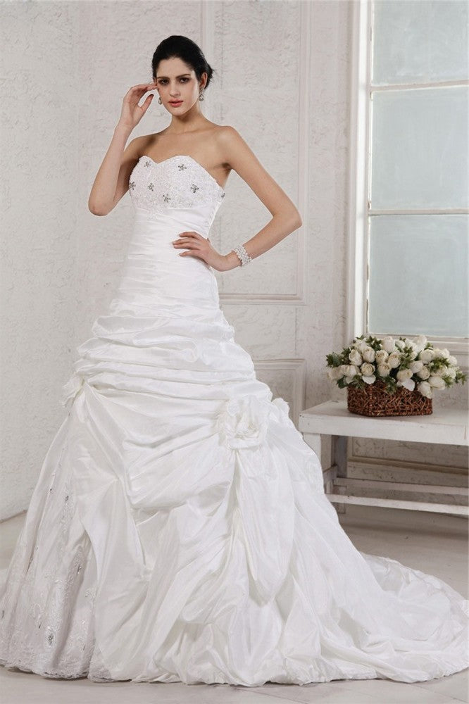 Long Sweetheart Beading A-Line/Princess Sleeveless Applique Taffeta Wedding Dresses