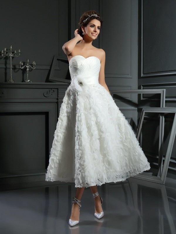 Short Bowknot A-Line/Princess Sleeveless Sweetheart Satin Wedding Dresses