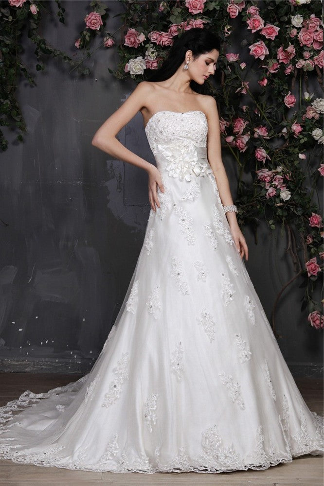 Beading Hand-Made Applique A-Line/Princess Strapless Flower Sleeveless Net Wedding Dresses