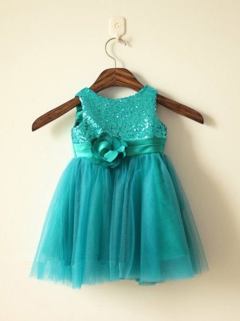 Sleeveless Sequin Scoop A-line/Princess Long Tulle Dresses