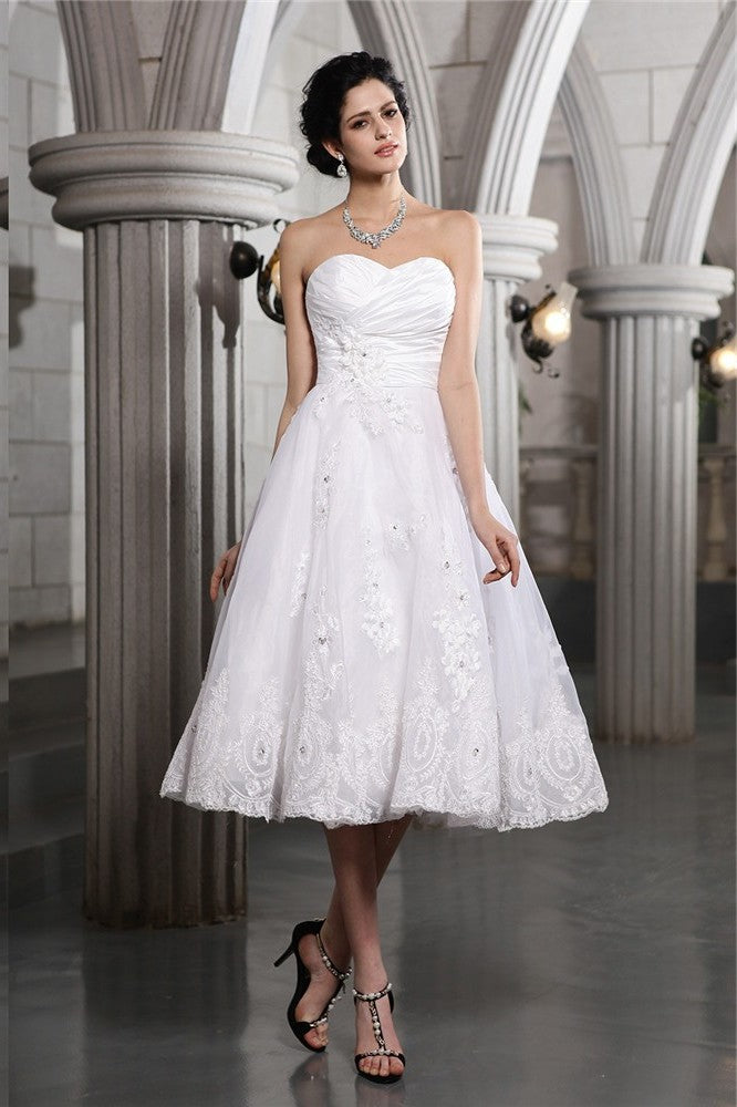 Sweetheart Sleeveless Applique Beading A-Line/Princess Short Taffeta Wedding Dresses