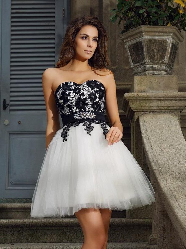 Sleeveless A-Line/Princess Applique Sweetheart Short Tulle Cocktail Dresses
