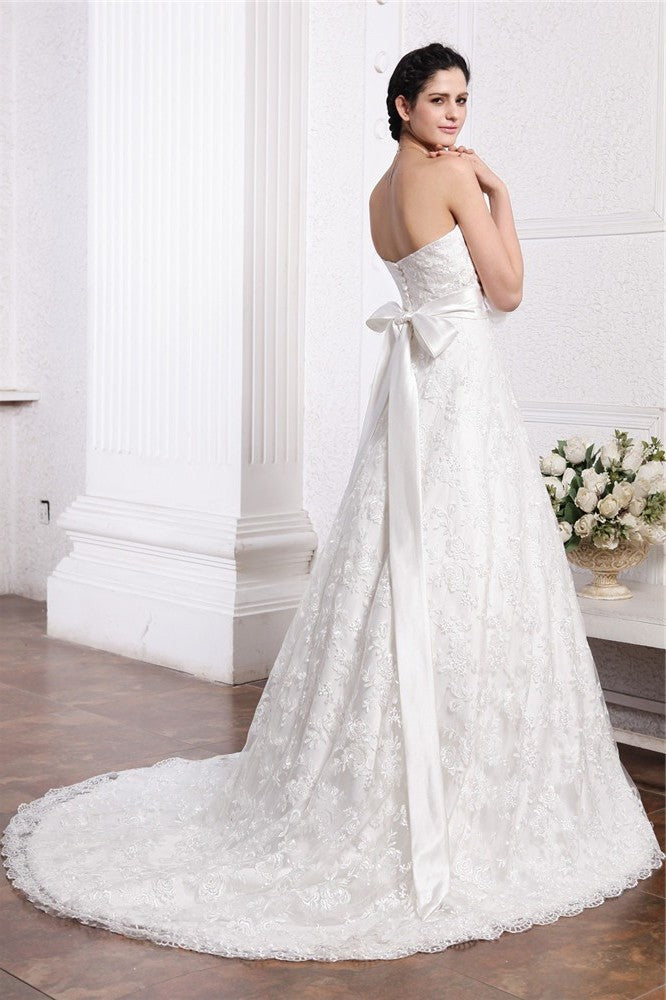 Long Sleeveless Sweetheart A-Line/Princess Sash Lace Wedding Dresses