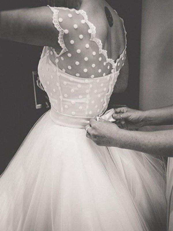Sleeveless Ruffles Knee-Length Jewel Ball Gown Tulle Wedding Dresses