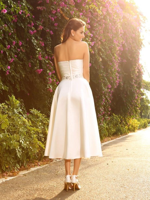 Sweetheart Beading A-Line/Princess Sleeveless Short Satin Wedding Dresses