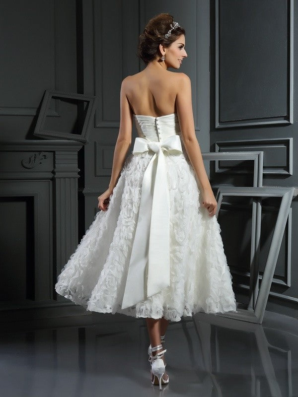 Short Bowknot A-Line/Princess Sleeveless Sweetheart Satin Wedding Dresses