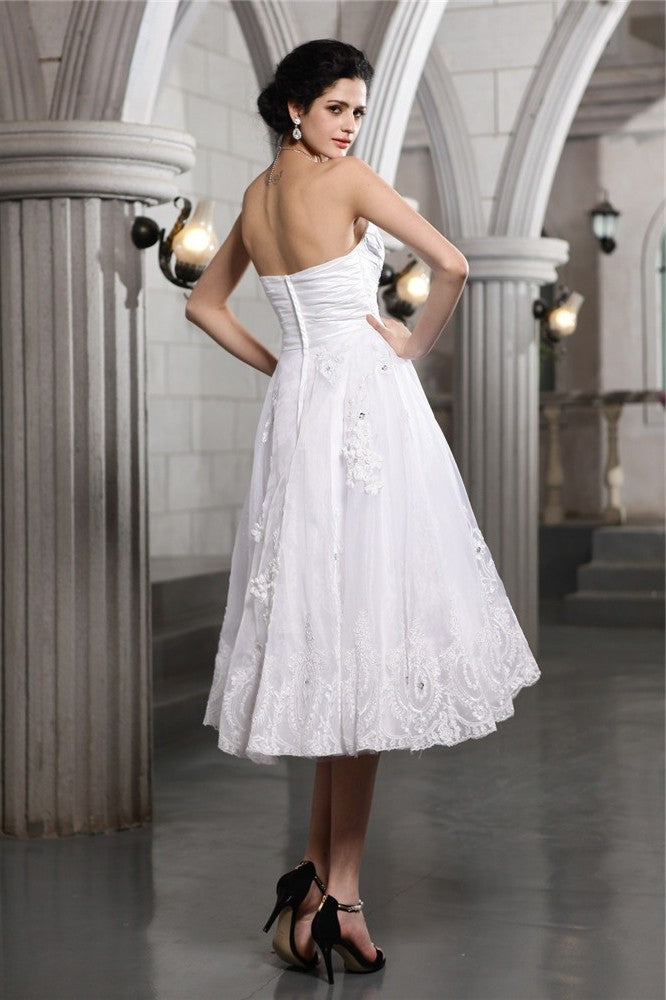 Sweetheart Sleeveless Applique Beading A-Line/Princess Short Taffeta Wedding Dresses