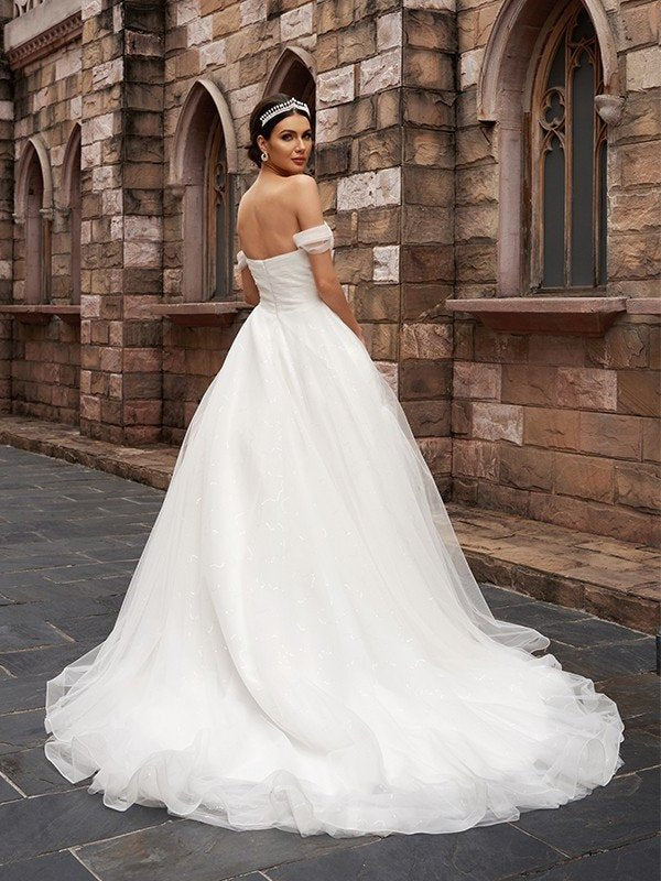 Sleeveless Off-the-Shoulder Tulle A-Line/Princess Ruched Court Train Wedding Dresses