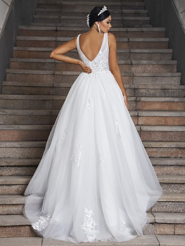 V-neck Sweep/Brush Sleeveless Applique Tulle A-Line/Princess Train Wedding Dresses