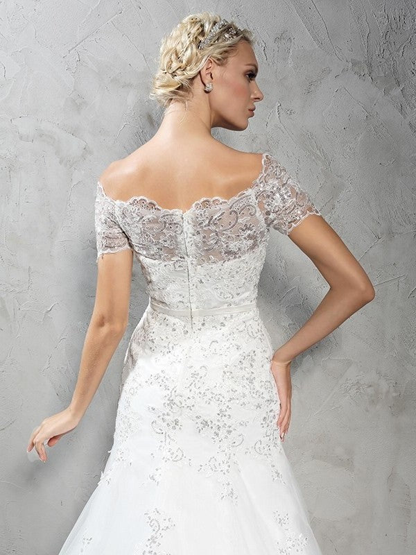 Short Off-the-Shoulder Long Sleeves Applique Sheath/Column Net Wedding Dresses