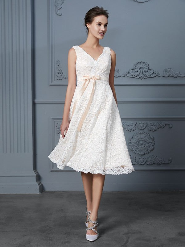 Knee-Length Sleeveless V-neck Lace A-Line/Princess Bowknot Wedding Dresses